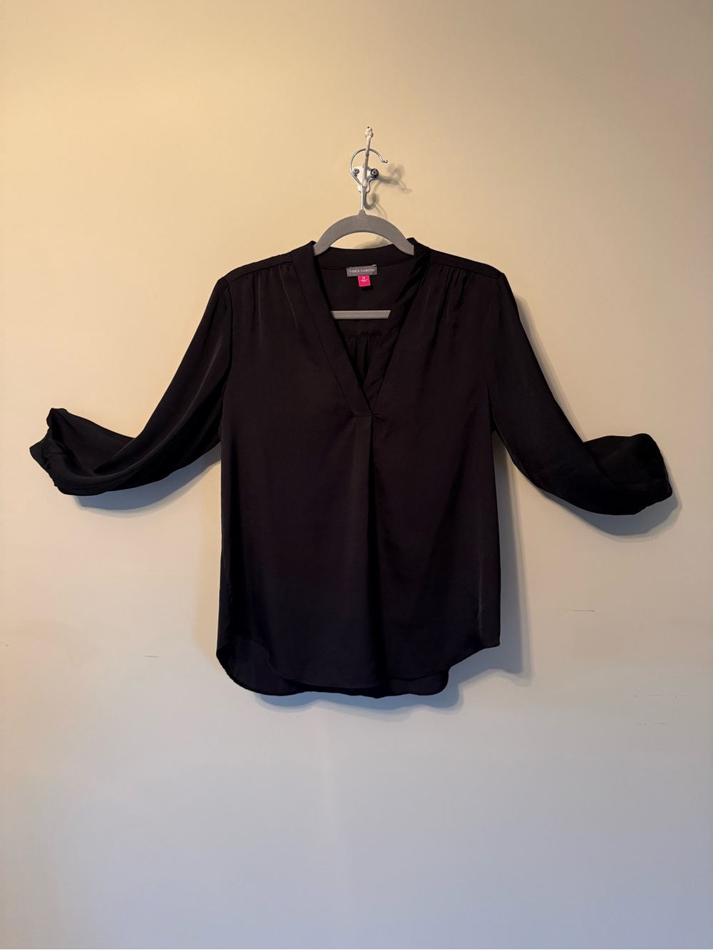 Vince Camuto Black V-Neck Long Sleeve Blouse